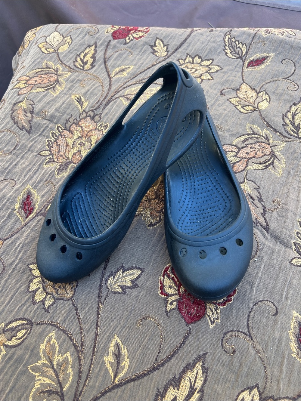 CROCS Women’s Black Slip-On Casual Flats
